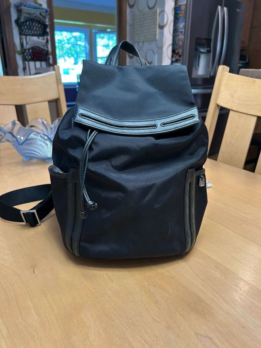 Tumi Backpack, light weight, magnetic clasp